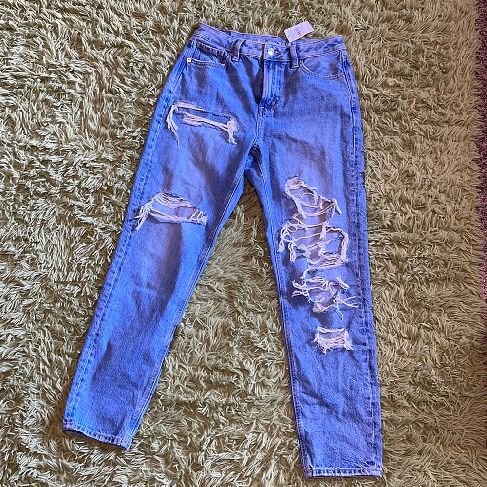 American eagle brand new comfort stretch waistband ripped jeans,never worn :)